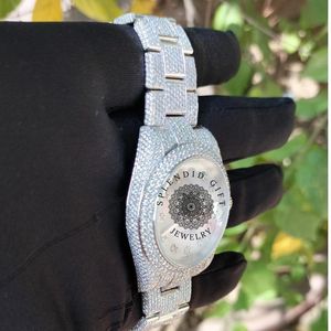 Splendide Montre Homme Diamantée 28mm Boîtier Argent/Moissanite Mouvement Quartz ETA Analogique Verre Saphir Déployant - Product Image 6