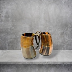 Mug en corne de loup artisanal, style animal unique, tasse à boire viking avec support, cadeau de Noël festif - Product Image 5