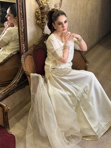 Robe de mariée traditionnelle pour femmes, Salwar Kameez, en soie blanche brodée, longueur au sol, vêtements ethniques d'Inde et du Pakistan - Product Image 2
