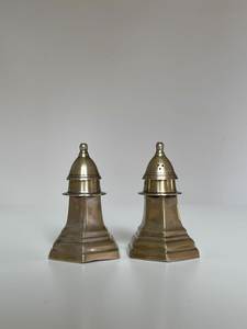 Elegante Juego de Salero y Pimentero de Metal, Recipientes Duraderos para Condimentos de Mesa para el Hogar, Restaurante y Comedor - Product Image 4