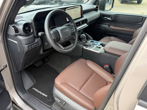 โตโยต้า แลนด์ ครุยเซอร์ LC250 2.8 D4D 4WD Executive Mild Hybrid ดีเซล SUV สำหรับขาย ราคาส่งออก - Product Image 6