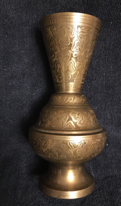 Vase à fleurs vintage en laiton, sculpté à la main, pot en laiton gravé floral, urne décorative, vases artisanaux en laiton doré pour un style moderne - Product Image 2