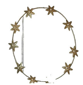 Guirlande de Noël avec guirlande et ruban Design élégant parfait pour les ornements d'arbre d'intérieur festifs décorations de fête de vacances - Product Image 1