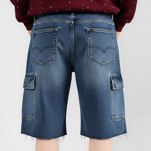 Shorts en jean baggy bleu délavé à la pierre, longueur genou, style hip-hop, avec logo brodé personnalisé et poches cargo latérales, tendance - Product Image 6