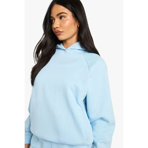 Conjunto de dos piezas de terciopelo con capucha y pedrería premium, personalizado para mujer, estilo oversized. - Product Image 4