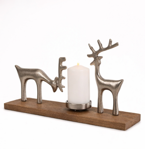 Portavelas de reno de metal plateado hecho a mano con base de madera de mango natural, decoración de mesa navideña moderna y rústica, y vela de pilar. - Product Image 4