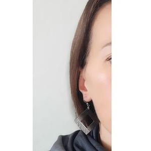 Boucles d'oreilles pendantes en bois noir faites à la main, qualité export, élégantes pour femmes, usage quotidien et soir, à prix réduit - Product Image 3