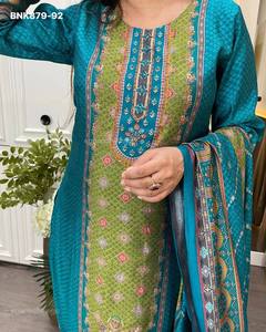 Conjunto de Kurti-Pantalón y Dupatta de Seda Rusa de Excelente Calidad, Nueva Variedad, con Estampado, del Mejor Tejido, Fabricante de la India - Product Image 3