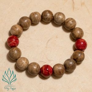 Bracelet tendance en bois d'agar vietnamien pour usage quotidien AL-SD-0009-12 avec 3 perles de corail rouge et 14 perles de bois d'agar naturel, cadeau unisexe - Product Image 1