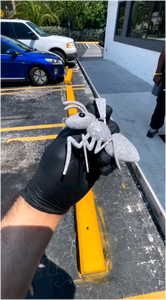 Collar con Colgante de Hormiga 3D Detallado en Plata de Ley 925 con Moissanita VVS, Joyería Hip Hop para Hombres y Mujeres - Product Image 1