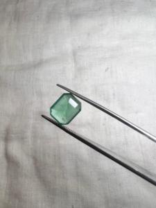 Émeraude naturelle zambienne de 3,56 carats, forme octogonale, pierre précieuse vert clair facettée, pierre précieuse pour la fabrication de bijoux fins - Product Image 3