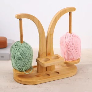 Soporte de hilo doble de madera, magnético y giratorio, antideslizante, para tejer y ganchillo, organizador de escritorio - Product Image 5