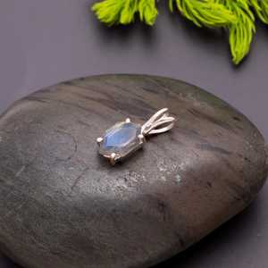 จี้หกเหลี่ยมลาบราดอไรต์ธรรมชาติ เงินแท้ 925 เครื่องประดับพลอยทรงยาวแบบมินิมอล สำหรับเด็กและผู้หญิง ขายส่ง สไตล์ชาติพันธุ์ - Product Image 4