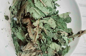 MÁS VENDIDO Hoja de Papaya Seca Viet Delta para Preparar Té y Alimento para Mascotas, Fácil de Beber, Bolsa de 3kg/PE, 12 Meses de Vida Útil, Modelo Festivo - Product Image 2