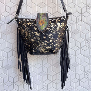 Nouveauté : Sac à main en cuir métallisé et fourrure, collection élégante, sac à main pour femme en cuir sculpté à la main avec franges - Product Image 1