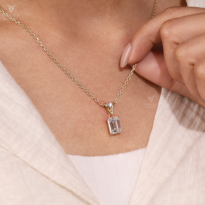 Oferta Especial: Colgante de Diamante Esmeralda con Claridad VVS, Diamantes Cultivados en Laboratorio con Certificación IGI, Engaste de Puntas, Colgante Solitario en Oro Sólido de 14K - Product Image 2