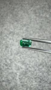 Émeraude Naturelle Zambienne 0,29 Ct Coupe Octogonale Dégradée Pierre Précieuse Verte pour Bague Sur Mesure, Pendentif et Bijoux Fins - Product Image 4