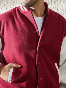 Chaqueta Varsity de Mezclilla con Logotipo Personalizado para Hombre, Cierre con Botones, Bolsillos, Chaqueta Bomber de Béisbol para Invierno, Cálida para Exteriores - Product Image 3