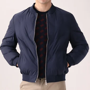 เสื้อแจ็คเก็ตบอมเบอร์สีน้ำเงินกรมท่าสำหรับผู้ชาย ผ้าโพลีเอสเตอร์สีพื้น กันลม สวมใส่สบาย ปิดด้วยซิป คอตั้ง ทรงปกติ เหมาะสำหรับใส่ในฤดูใบไม้ร่วง - Product Image 1