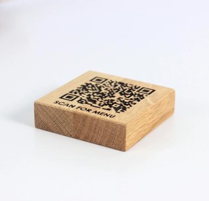 Porta Menús Personalizado de Madera de Pino Natural Ecológico con Código QR Grabado, Soporte de Exhibición de Mesa, Letrero de Mesa, Estilo Antiguo Moderno - Product Image 3