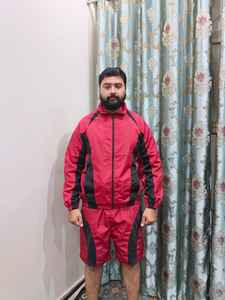 Fabricantes de Ropa OEM con Envío Gratuito en EE. UU. 2026 - Conjunto de Chaqueta Cortavientos de Nylon y Pantalones Cortos de Jogging de Dos Piezas, Estilo Urbano con Capucha, Color Liso - Product Image 4