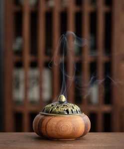 Brûleur d'encens artisanal avec gravure personnalisée, porte-bâtonnets aromatiques, diffuseur d'arômes décoratif en bois, utilisation toute saison, décoration intérieure - Product Image 3