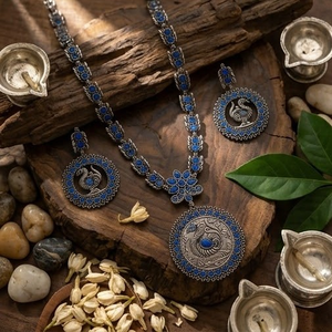 DIVYORO Ensemble collier et boucles d'oreilles ethniques à motif paon traditionnel pour femme, longueur réglable - Product Image 3
