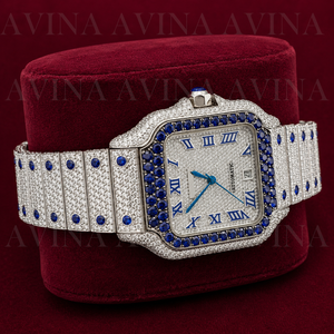 Reloj de Lujo para Hombre con Diamantes de Moissanita y Zafiro Azul |   Reloj de Cuarzo Cuadrado Completamente Escarchado con Números Romanos Analógicos de 20 mm en Acero Inoxidable |   Busto - Product Image 2