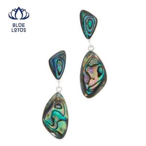 Boucles d'oreilles coquillages légères et surdimensionnées en osier pour femmes, faites à la main, tendance vacances d'été, en stock - Product Image 1