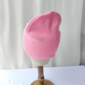 Vente d'usine Bonnet d'hiver en tricot jacquard doux et luxueux avec logo personnalisé brillant et orné de strass, vente en gros - Product Image 5