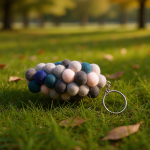 Porte-clés en forme de boule naturelle en peluche - Product Image 3