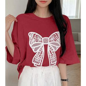 เสื้อยืดคอกว้างลายทางทรงสลิมฟิตผ้าโพลีเอสเตอร์/คอตตอนสไตล์สตรีทแวร์ราคาส่งถูกสำหรับผู้หญิง รับสกรีนโลโก้ แขนสั้นความยาวปกติ - Product Image 6