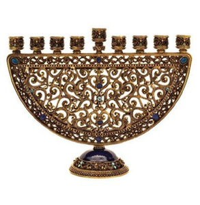 Menorah géométrique contemporaine en métal argenté avec neuf lampes à huile en verre. Disponible à prix de gros. - Product Image 2