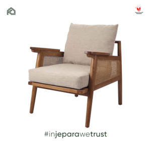 Fauteuil en bois de style mid-century modern avec panneaux en rotin et coussin rembourré, fauteuil de salon fabriqué à la main en Indonésie - Product Image 6