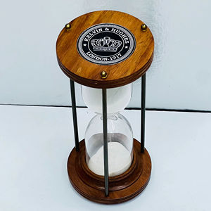 Reloj de Arena de Madera Hecho a Mano de 7.5'' con Arena Rosa |   Decoración Rústica con Diseño de Cruz de Ángel para Mesa de Navidad o Cumpleaños, Uttarakand - Product Image 4