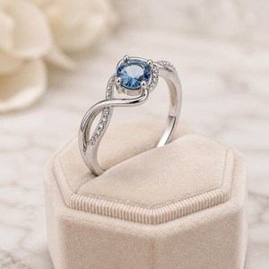 Anillo Cruzado de Moissanita Azul de Corte Redondo de 6MM Estilo Infinito para Mujer, Plata 925, Regalo para Dama de Honor, Boda, Fiesta - Product Image 3