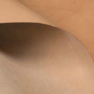 Cuero de búfalo natural de alta calidad de 5 mm, curtido vegetalmente, sin teñir, de grano completo y grueso, para la fabricación de bolsos de lujo personalizados y suelas de zapatos. - Product Image 3