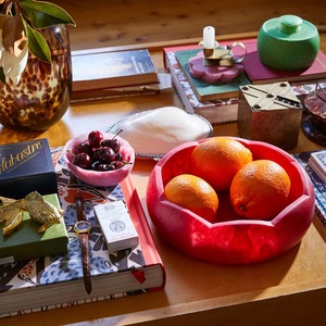 Bol à fruits décoratif de luxe en résine, design moderne, fait main, écologique, compatible lave-vaisselle et congélateur, pour restaurants et halls d'hôtels - Product Image 3