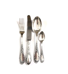Ensemble de couverts en acier inoxydable style royal, finition miroir avec manches métalliques ornées, fourchette, couteau et cuillère durables pour les fêtes - Product Image 1