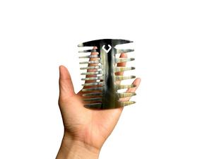 Peine de Cuerno de Vaca Hecho a Mano, de Dientes Anchos, Pulido, Duradero, Artesanal, Ecológico, Moderno y Decorativo, Herramienta de Aseo - Product Image 1