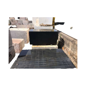 Grand bloc de pierre de granit noir brut pour usage en atelier, provenant d'Inde - Product Image 5