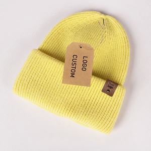 Bonnet d'hiver chaud en mohair tricoté pour hommes et femmes avec étiquette personnalisée – Bonnet en mohair doux et moelleux - Product Image 6