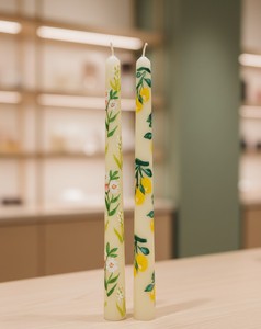 Juego de Velas Cónicas Pintadas a Mano con Cera de Soja y Lavanda Botánica (Juego de 2) para Decoración del Hogar, Bodas, Navidad y Ocasiones Especiales - Product Image 3