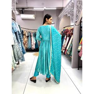 DISEÑADOR CHINON BORDADO ENCAJE TRABAJO ALIA CORTE VESTIDO INFERIOR CON DUPATTA SKY - Product Image 4