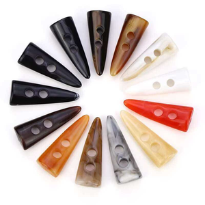 Botones de cuerno de búfalo pulidos hechos a mano, arte popular, origen India, botones de costura de 2 agujeros para ropa por Barkah Star - Product Image 1