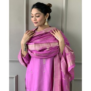 Conjunto de Top y Falda de Organza Hecho a Mano, Hermoso Atuendo de Fiesta con Dupatta XL, Cintura Natural - Product Image 3