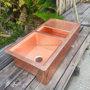 Évier de ferme en cuivre avec large bassin profond et détails antiques conçus pour convenir aux cuisines à thème rustique et vintage - Product Image 4