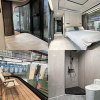 Maison capsule spatiale modulaire moderne, cabane de glamping préfabriquée portable avec salle de bain complète et terrasse pour hôtel, gîte ou resort