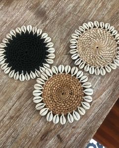 Sous-verres en raphia élégants ornés de coquillages marins, tapis de table écologiques en fibres naturelles tissées style bohème, pour tasses, mugs, décoration de salon tropical ou de plage - Product Image 6