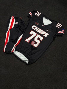 Ensemble d'uniformes de football américain sur mesure de qualité supérieure, maillot sublimé et pantalon de football intégré pour hommes - Product Image 4